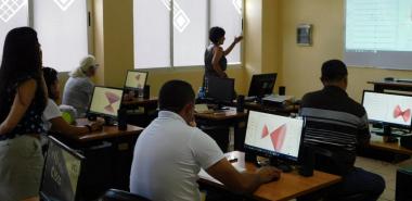 Taller "Uso del software geogebra para favorecer el aprendisaje de los estudiantes en la asignatura de cálculo vectorial", por Valeria Cely y Carolina Rojas. 