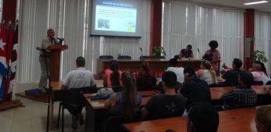 Repudio a la Ley Helms-Burton por la comunidad universitaria.