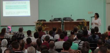 La Dra.C. Vivian Estrada Sentí, coordinadora del concentrado, dio a conocer los pormenores de esta preparación
