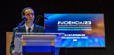 Raydel Montesino Perurena, rector de la Universidad de Ciencias Informáticas (UCI) y presidente del Comité Organizador, durante su intervención en la V Convención Científica Internacional UCIENCIA 2023.