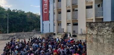 En el matutino de la Facultad de Tecnologías Educativas, la profesora principal Maily Andrea Santos Sánchez, presidenta de la Cátedra Honorífica Antonio Maceo, disertó sobre la relación del Titán de Bronce con José Martí. Foto: Juan Félix Hernández Rodríguez y Evelio Antonio Piedra Cueria