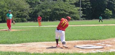 Encuentro amistoso de béisbol.