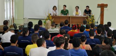 Asesora del MES y Vicepresidente Nacional de la FEU intervienen en la clausura del evento VI Taller de Investigación Científica Estudiantil Joven Ciencia 2014, que sesionó en la UCI.