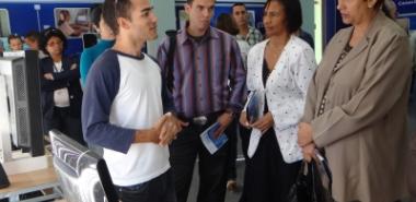 Ministra de Educación de Cuba, Dra. Ena Elsa Velázquez Cobiella (a la derecha) y la Rectora de la Univeridad de las Ciencias Informáticas, Dra. Miriam Nicado García.