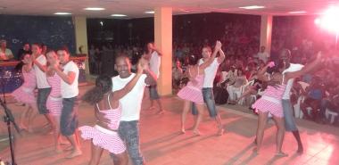 Artistas aficionados bailaron a ritmo de merengue.