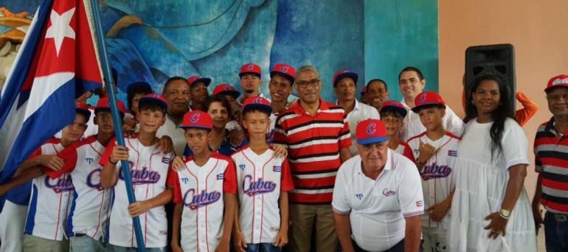 Abanderan en la UCI equipo sub 12 de béisbol de La Lisa. 